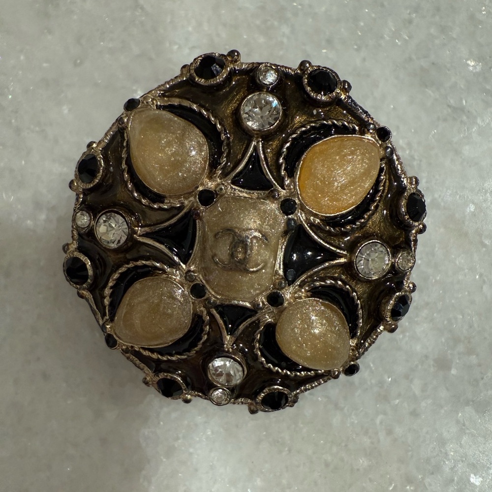 Gripoix 100% authentic Chanel  Black and Gold Button - Picture 5 of 9